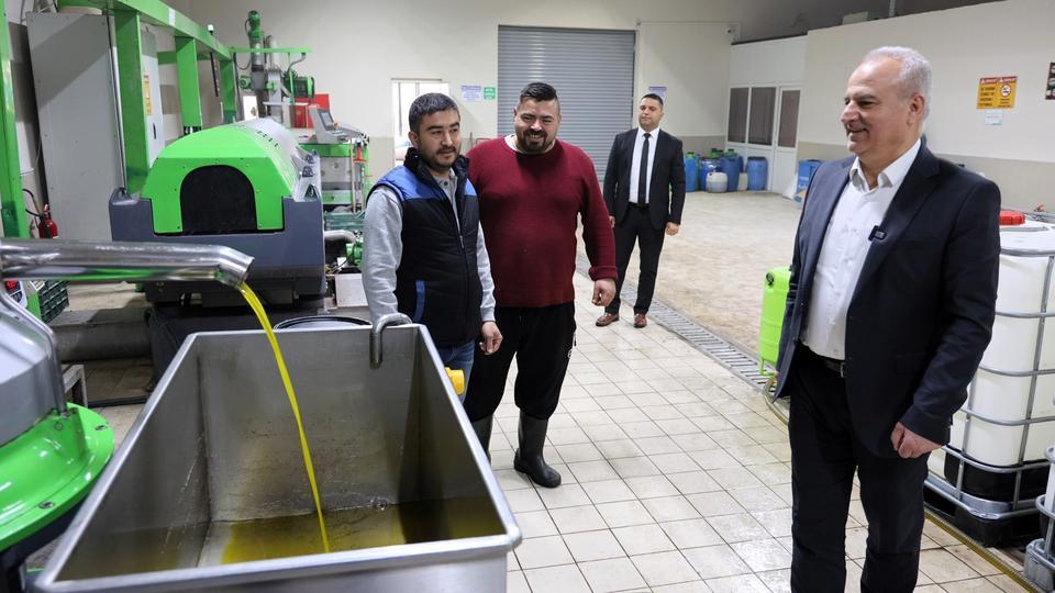 Başkan Kıvrak’tan Topçam Madran Zeytinyağı Fabrikası’na ziyaret